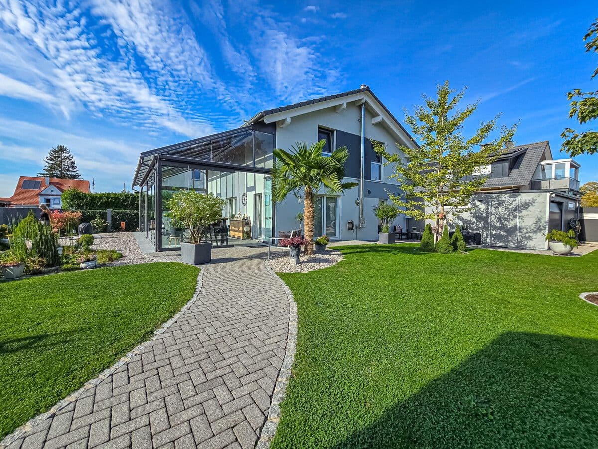 Einfamilienhaus mit Sommergarten und Whirlpool in Rheinau