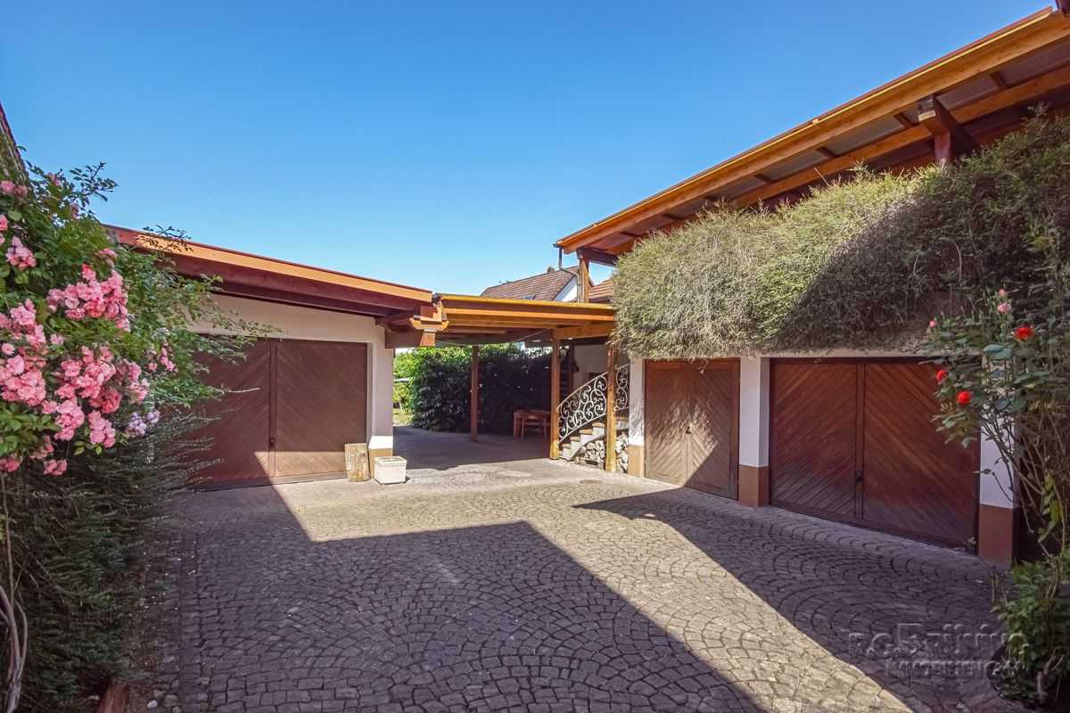 Cour intérieur avec garage